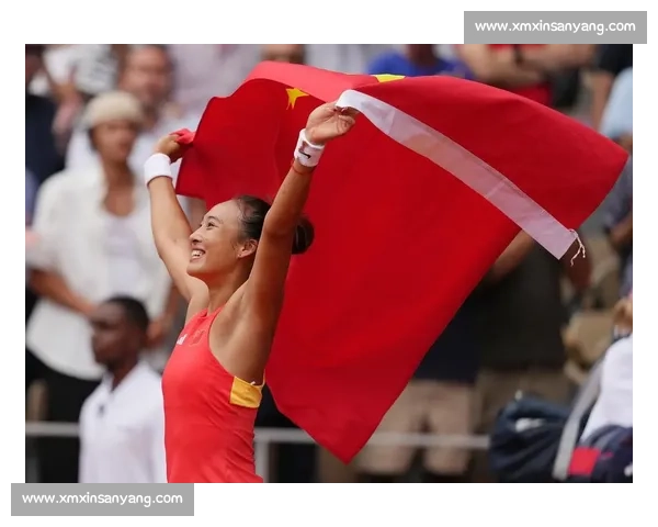 阿森纳青训新星与巴黎双雄同框:金童金球激励未来 阿森纳青训新星与巴黎双雄同框:金童金球激励未来